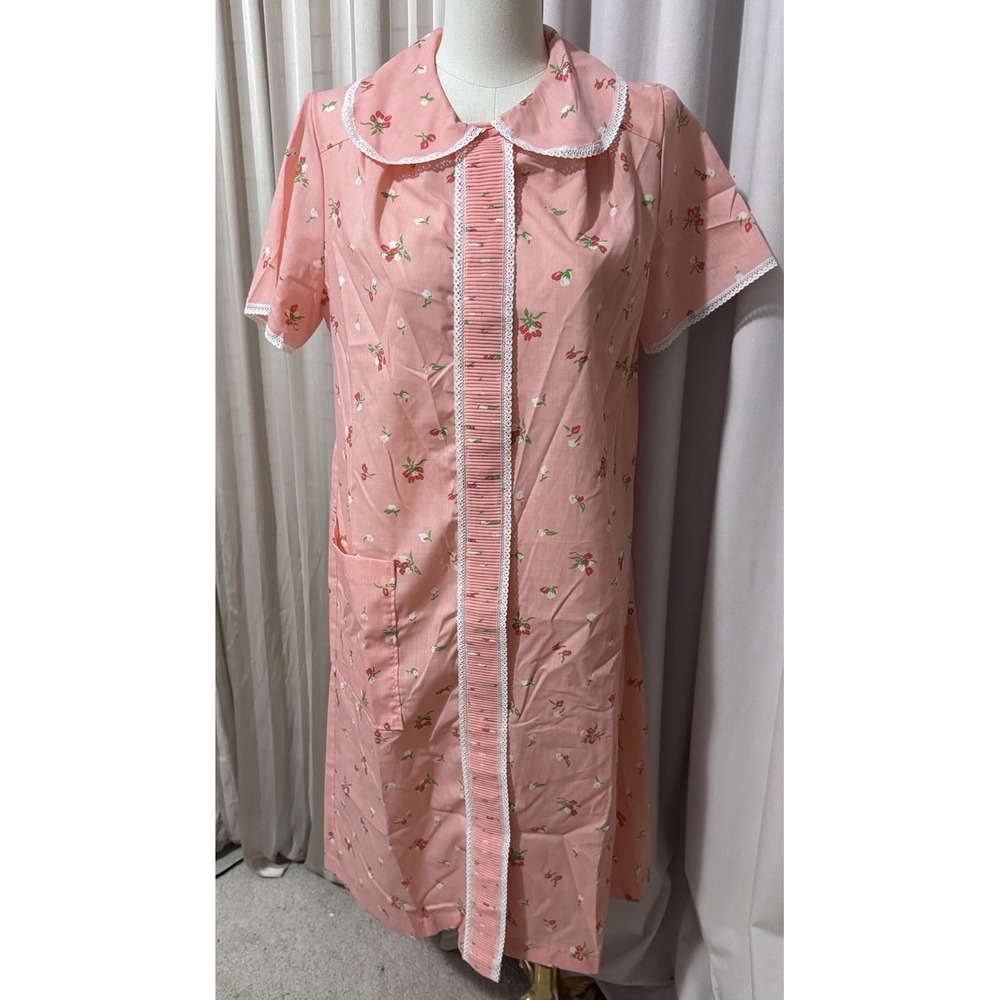 VTG Pink cotton‎ house dress, pocket, snap front Small.
